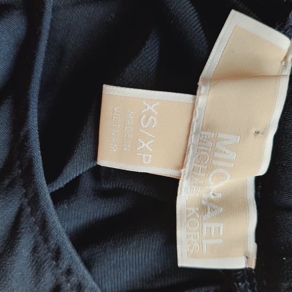 🔥🔥🔥SALE🔥🔥🔥Michael Kors Navy & Gold Chain Top - Picture 3 of 3